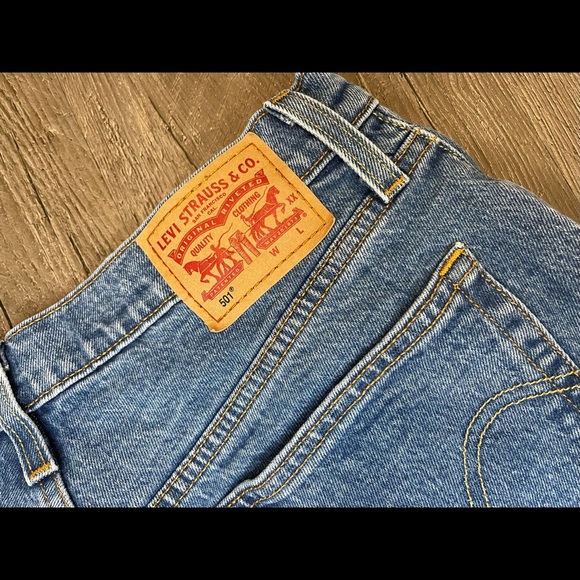 Levi shorts - Picture 3 of 3